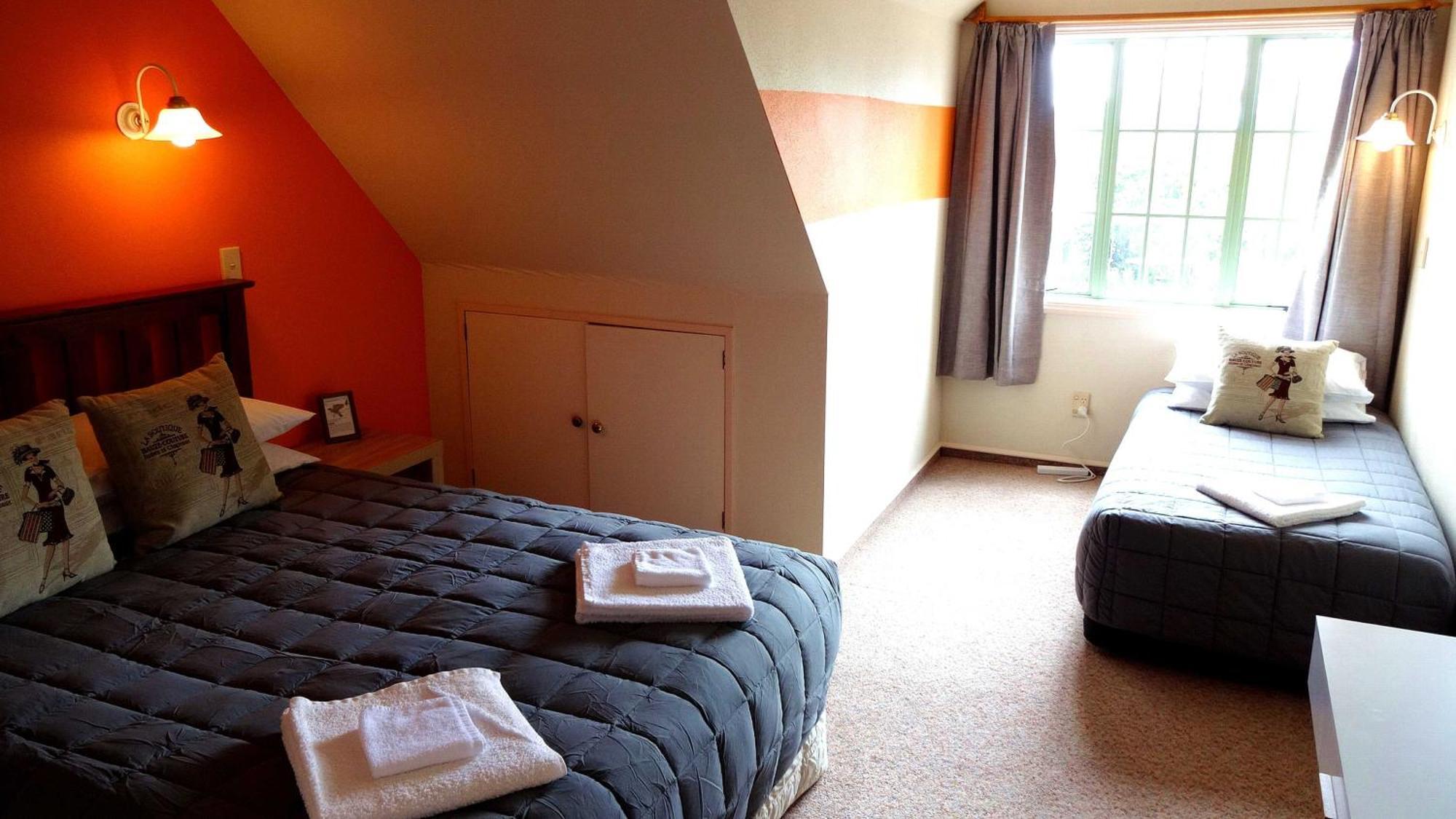 Rotorua Coachman Spa Motel Room photo